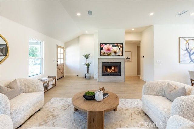 7913 Lasaine, Northridge (los Angeles), CA 91325