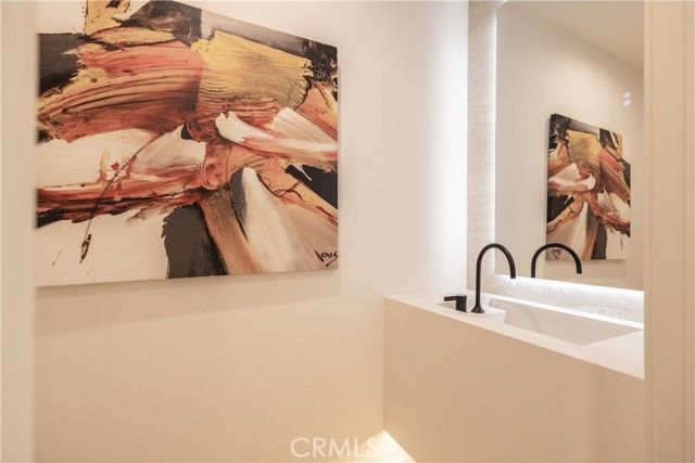 7913 Lasaine, Northridge (los Angeles), CA 91325