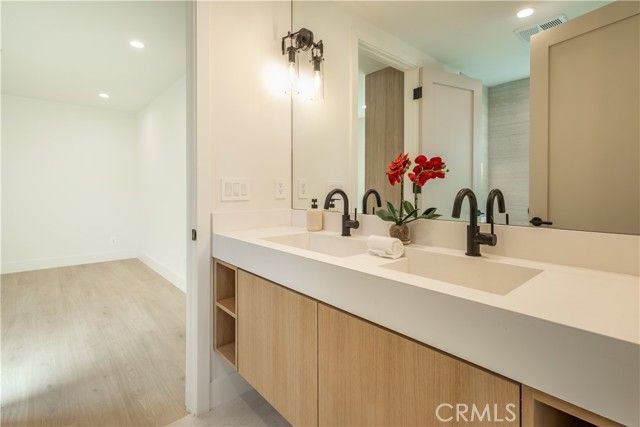 7913 Lasaine, Northridge (los Angeles), CA 91325