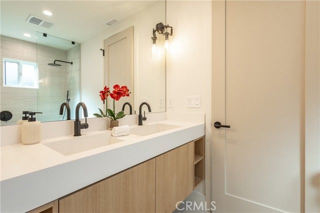 7913 Lasaine, Northridge (los Angeles), CA 91325