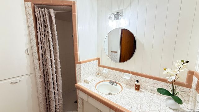 4227 Eisenhauer, San Antonio, TX 78218