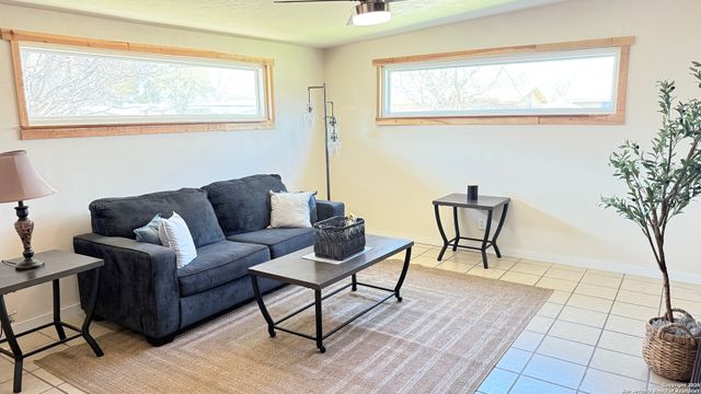 4227 Eisenhauer, San Antonio, TX 78218