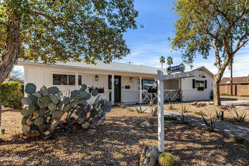 Image 3 of property listing at 1804 N CAMELLIA Street, Tempe, AZ 85288