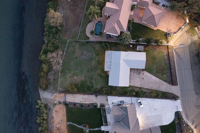 7035 Riverside Drive, Redding, CA 96001