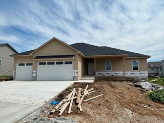 2344 NE Colonnade Avenue, Blue Springs, MO 64029