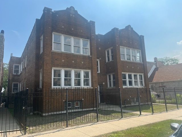 1005 N Springfield Avenue, Chicago, IL 60651