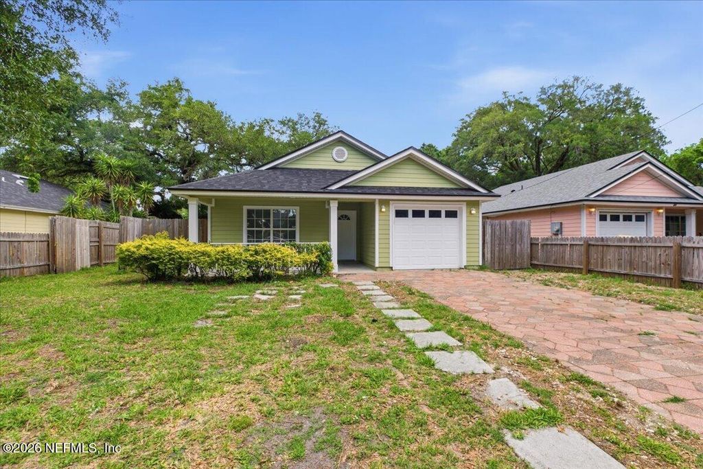 3907 ADIROLF Road, Jacksonville, FL 32207