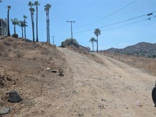123 Vista Way, Canyon Lake, CA 92587
