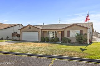 S 406 82nd Ave, Yakima, WA 98908
