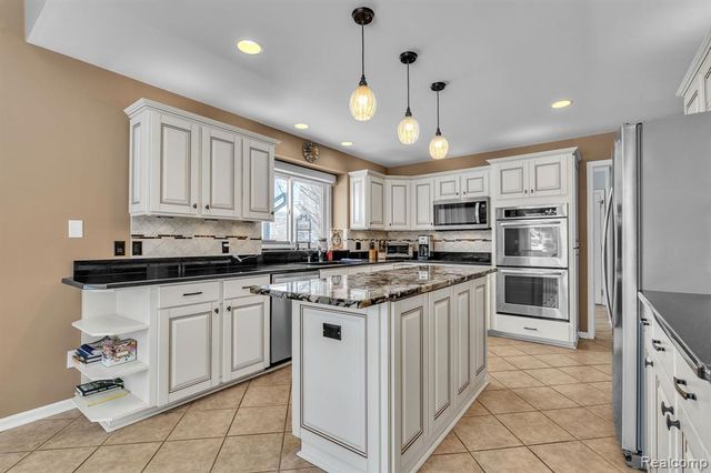 48123 Covington Court, Canton, MI 48187