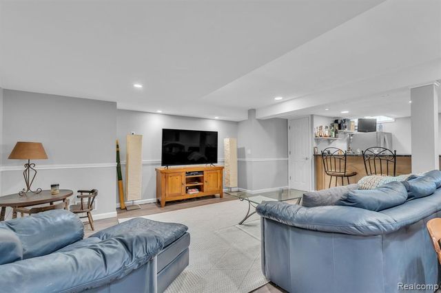 48123 Covington Court, Canton, MI 48187