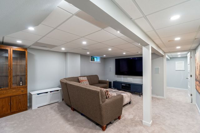 612 34th Place, West Des Moines, IA 50265