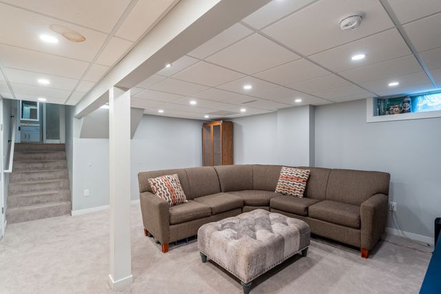 612 34th Place, West Des Moines, IA 50265