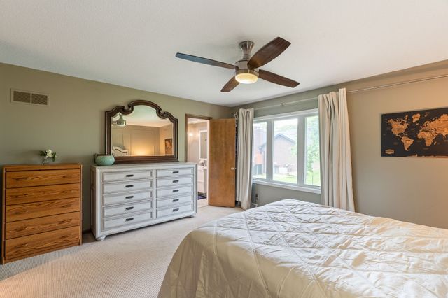 612 34th Place, West Des Moines, IA 50265