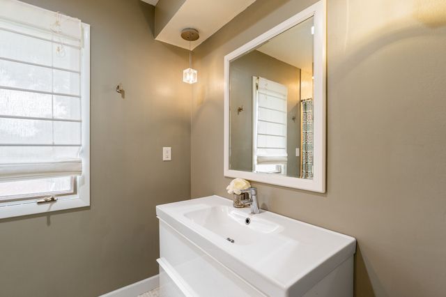 612 34th Place, West Des Moines, IA 50265