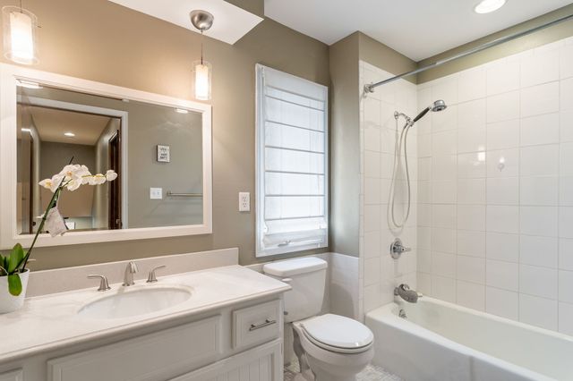 612 34th Place, West Des Moines, IA 50265
