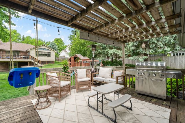 612 34th Place, West Des Moines, IA 50265
