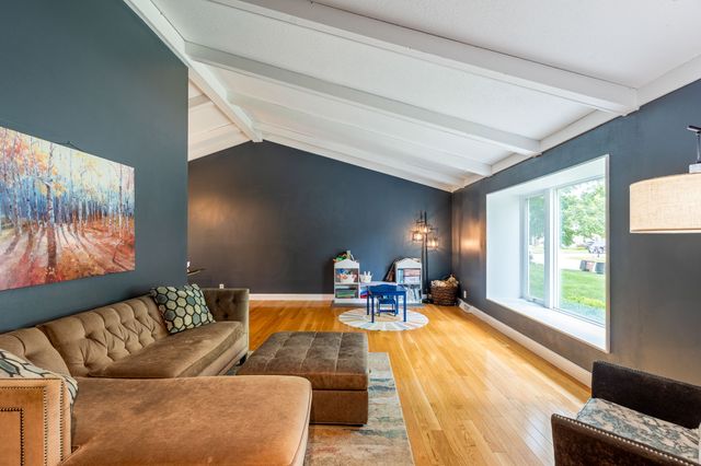 612 34th Place, West Des Moines, IA 50265
