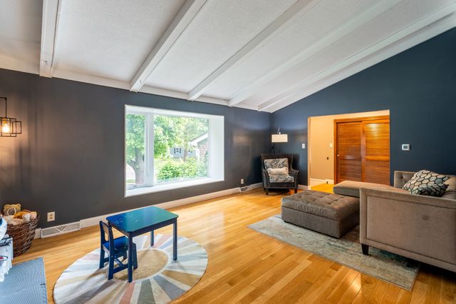 612 34th Place, West Des Moines, IA 50265