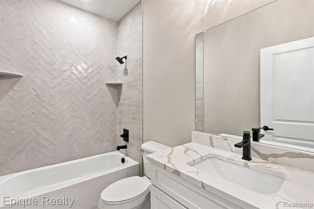 3377 Brookdale Lane 13, Lake Orion, MI 48360