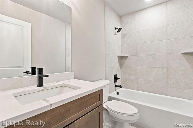 3377 Brookdale Lane 13, Lake Orion, MI 48360