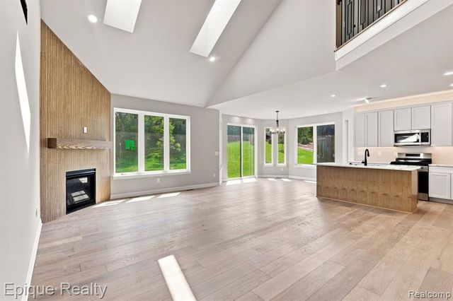 3377 Brookdale Lane 13, Lake Orion, MI 48360