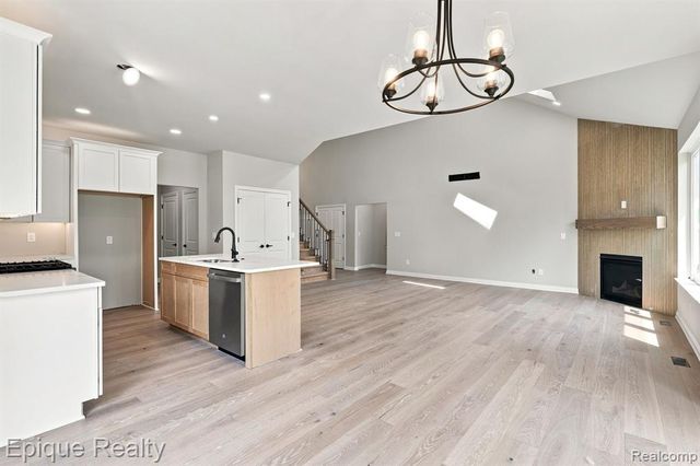 3377 Brookdale Lane 13, Lake Orion, MI 48360