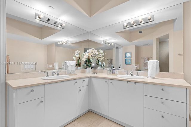 19900 E Country Club Dr 616, Aventura, FL 33180