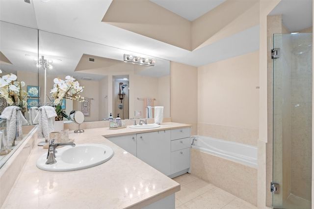 19900 E Country Club Dr 616, Aventura, FL 33180