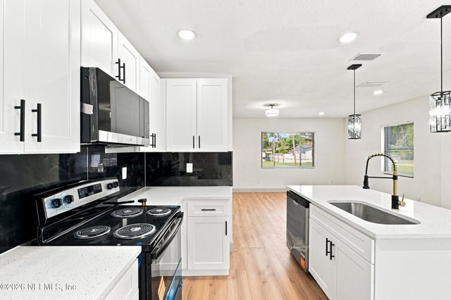 8956 5TH Avenue, Jacksonville, FL 32208