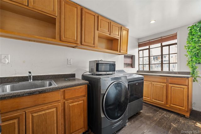 997 E 52nd Street, Brooklyn, NY 11234