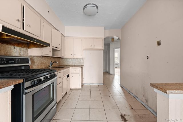 997 E 52nd Street, Brooklyn, NY 11234