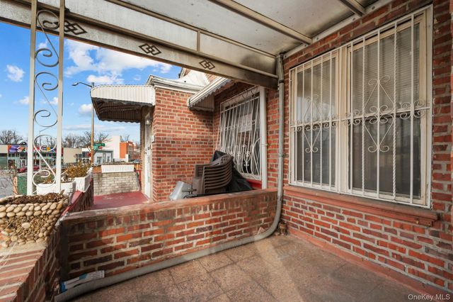 997 E 52nd Street, Brooklyn, NY 11234