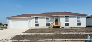 2800 N Bent Grass Ct, Sioux Falls, SD 57107