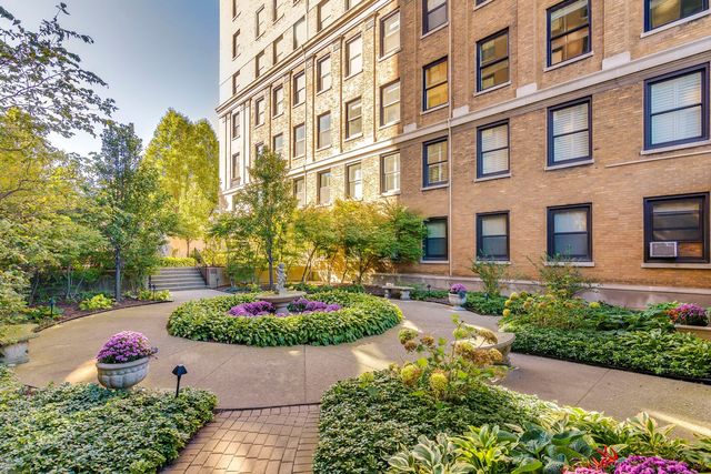 3730 N Lake Shore Drive 5B, Chicago, IL 60613