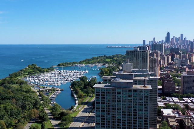 3730 N Lake Shore Drive 5B, Chicago, IL 60613