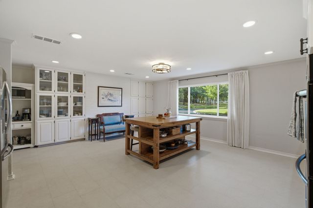 3001 Curry Road, Arlington, TX 76001