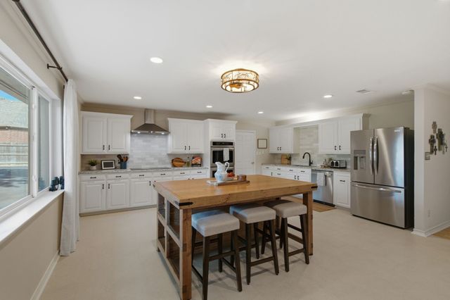 3001 Curry Road, Arlington, TX 76001