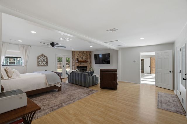 3001 Curry Road, Arlington, TX 76001