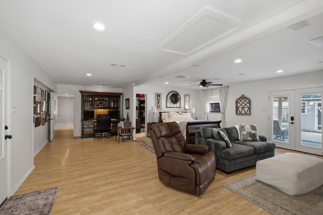 3001 Curry Road, Arlington, TX 76001