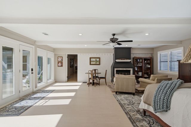 3001 Curry Road, Arlington, TX 76001