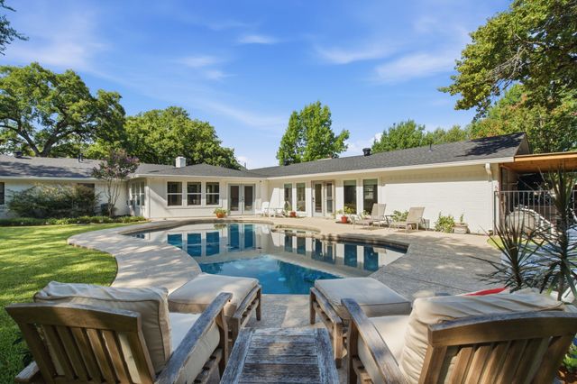 3001 Curry Road, Arlington, TX 76001