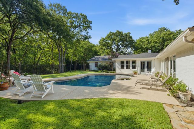 3001 Curry Road, Arlington, TX 76001