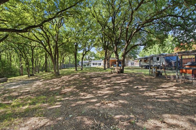 3001 Curry Road, Arlington, TX 76001