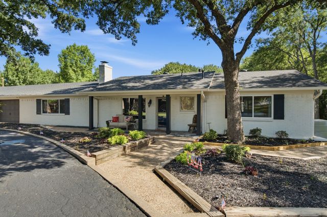 3001 Curry Road, Arlington, TX 76001