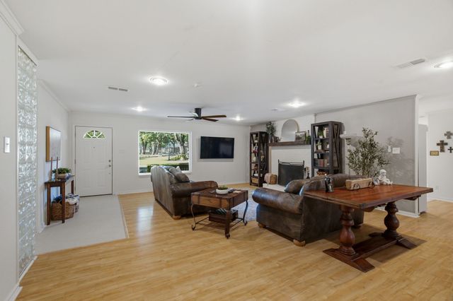 3001 Curry Road, Arlington, TX 76001