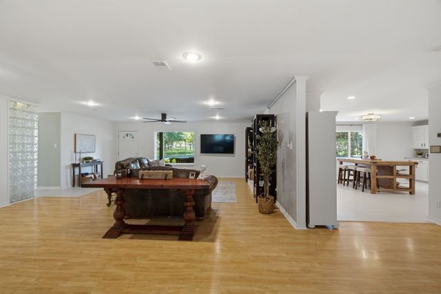 3001 Curry Road, Arlington, TX 76001