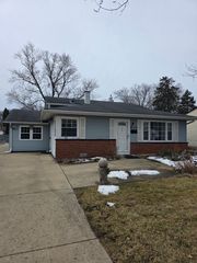 2201 Kingfisher Lane, Rolling Meadows, IL 60008