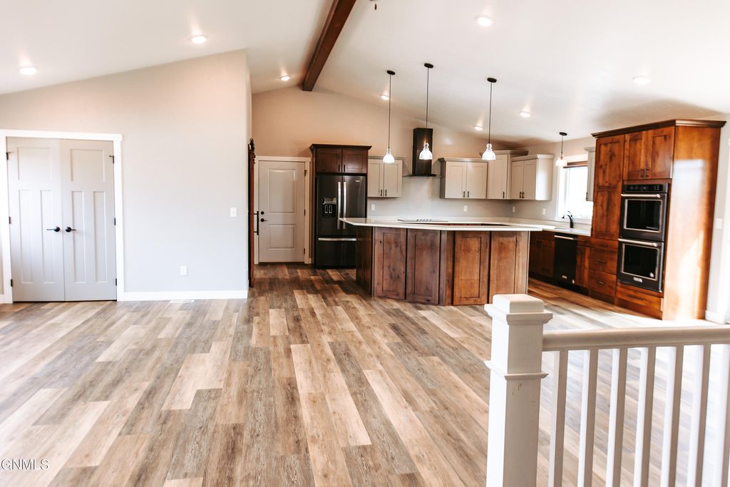 201 11th Avenue NW, Watford City, ND 58854 photo 5