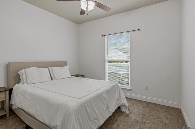 21198 Beau Chateau Blvd, Ponchatoula, LA 70454